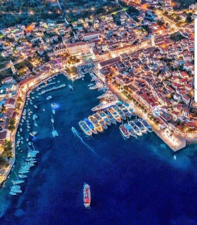 Apartments Luci Hvar Town Exterior photo