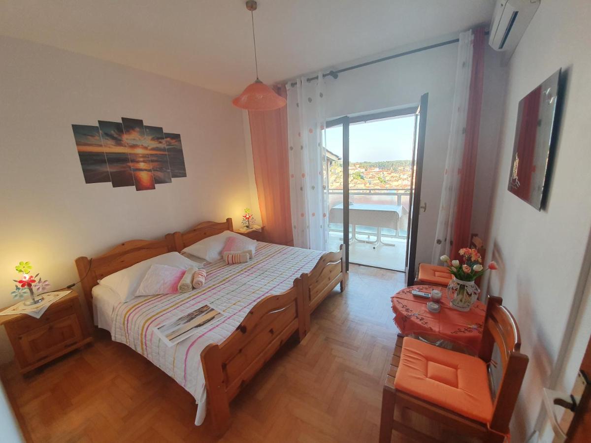 Apartments Luci Hvar Town Exterior photo