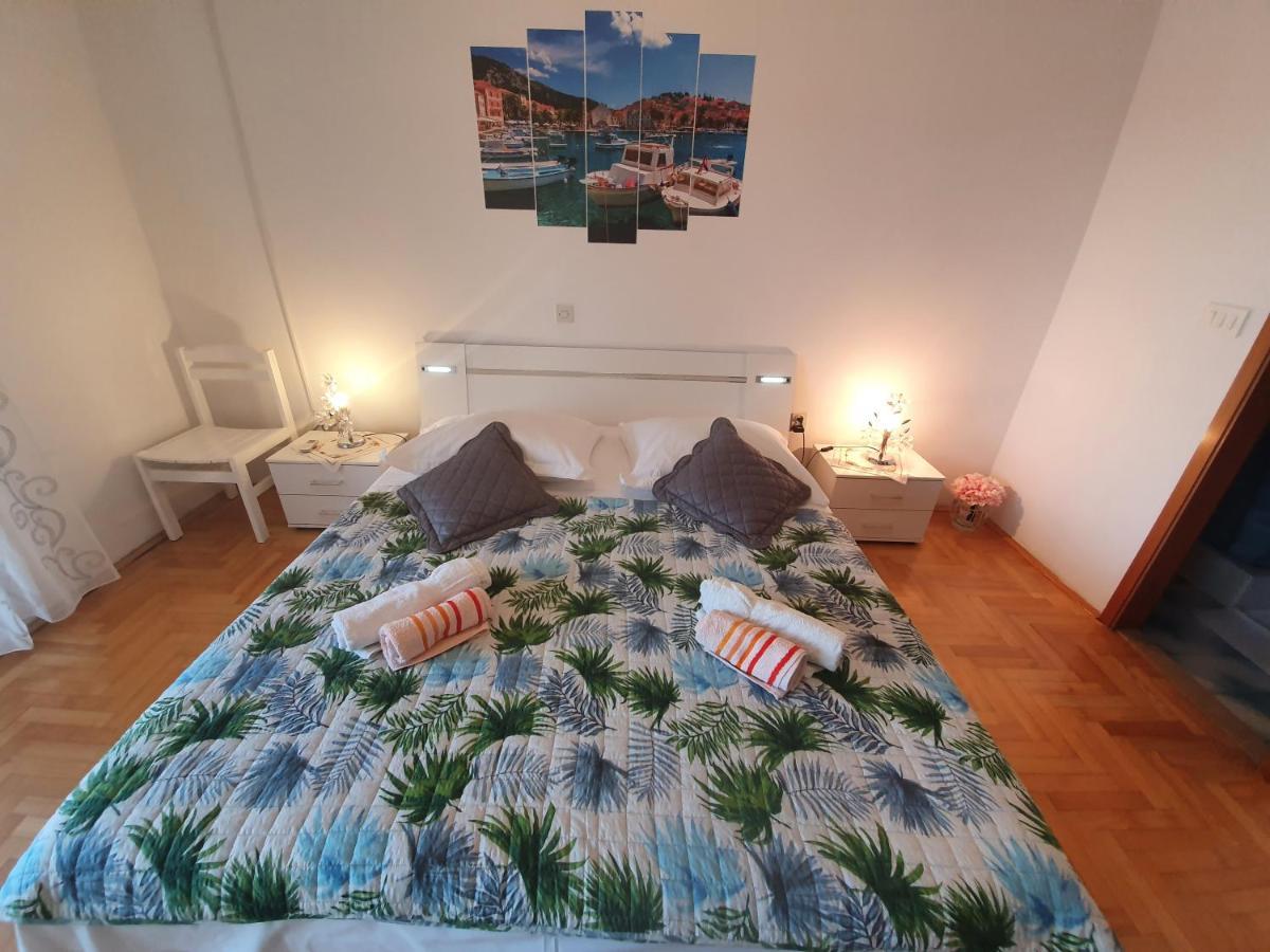 Apartments Luci Hvar Town Exterior photo