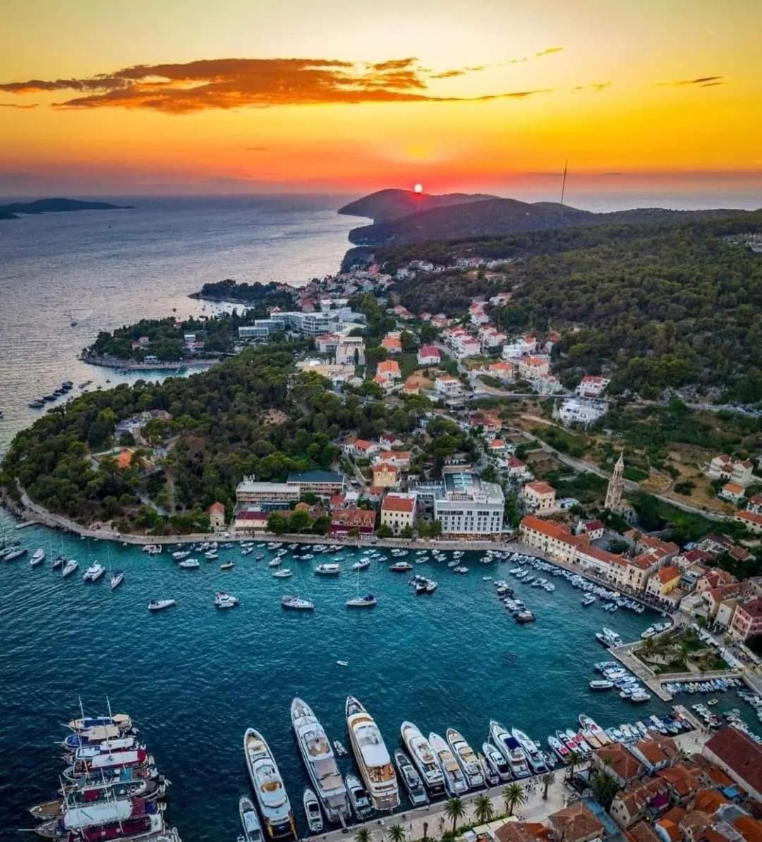 Apartments Luci Hvar Town Room photo