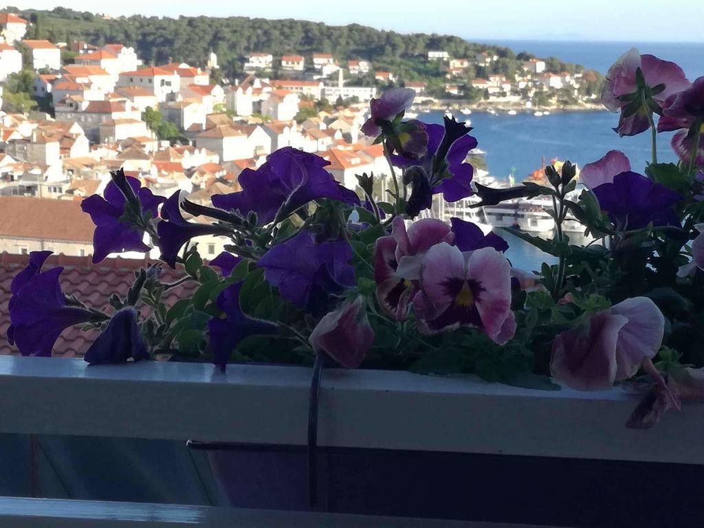 Apartments Luci Hvar Town Exterior photo